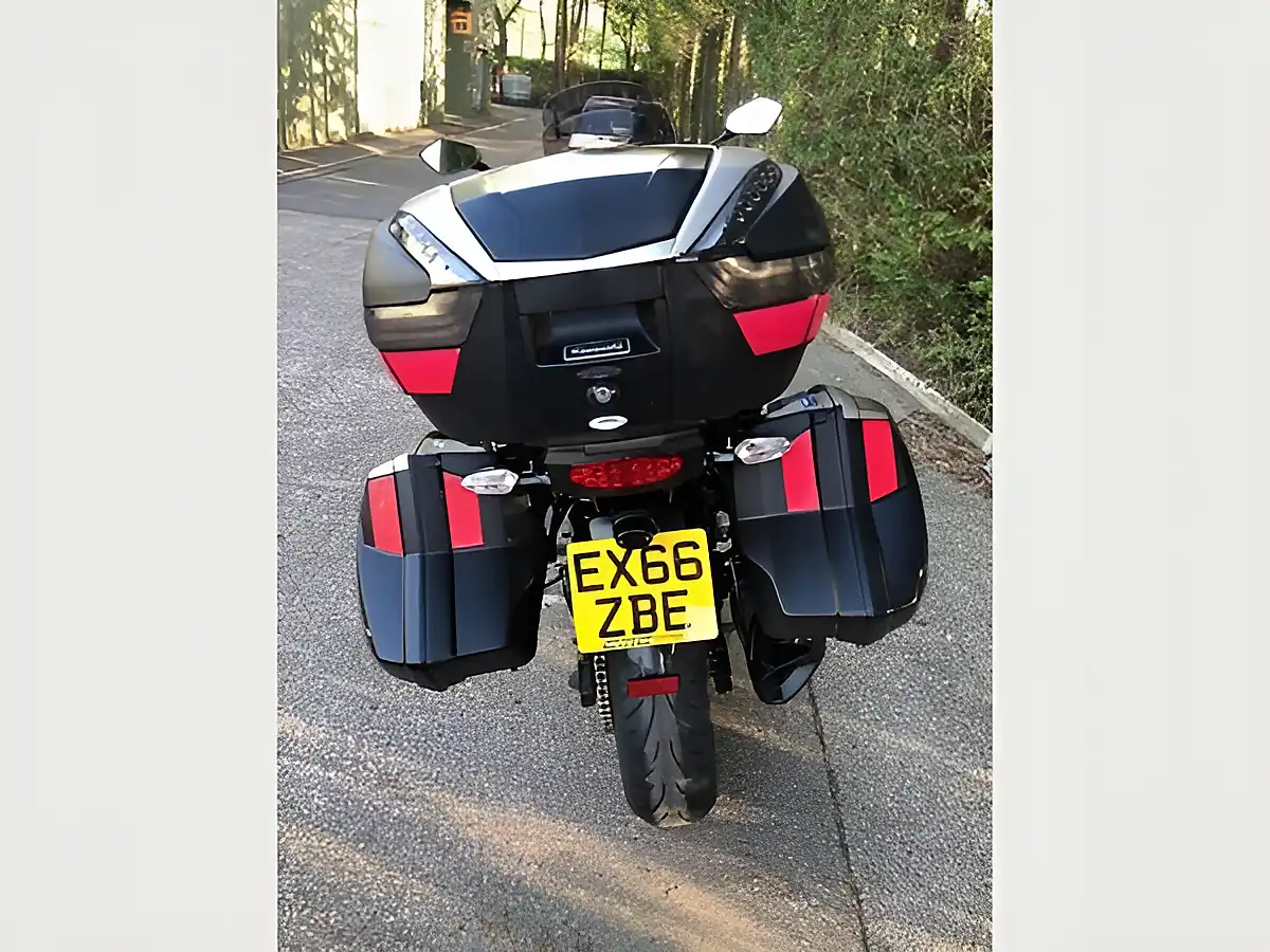 Used 2016 Kawasaki Versys 1000 Grand Tourer Metallic Gold - Interior and Exterior details 8