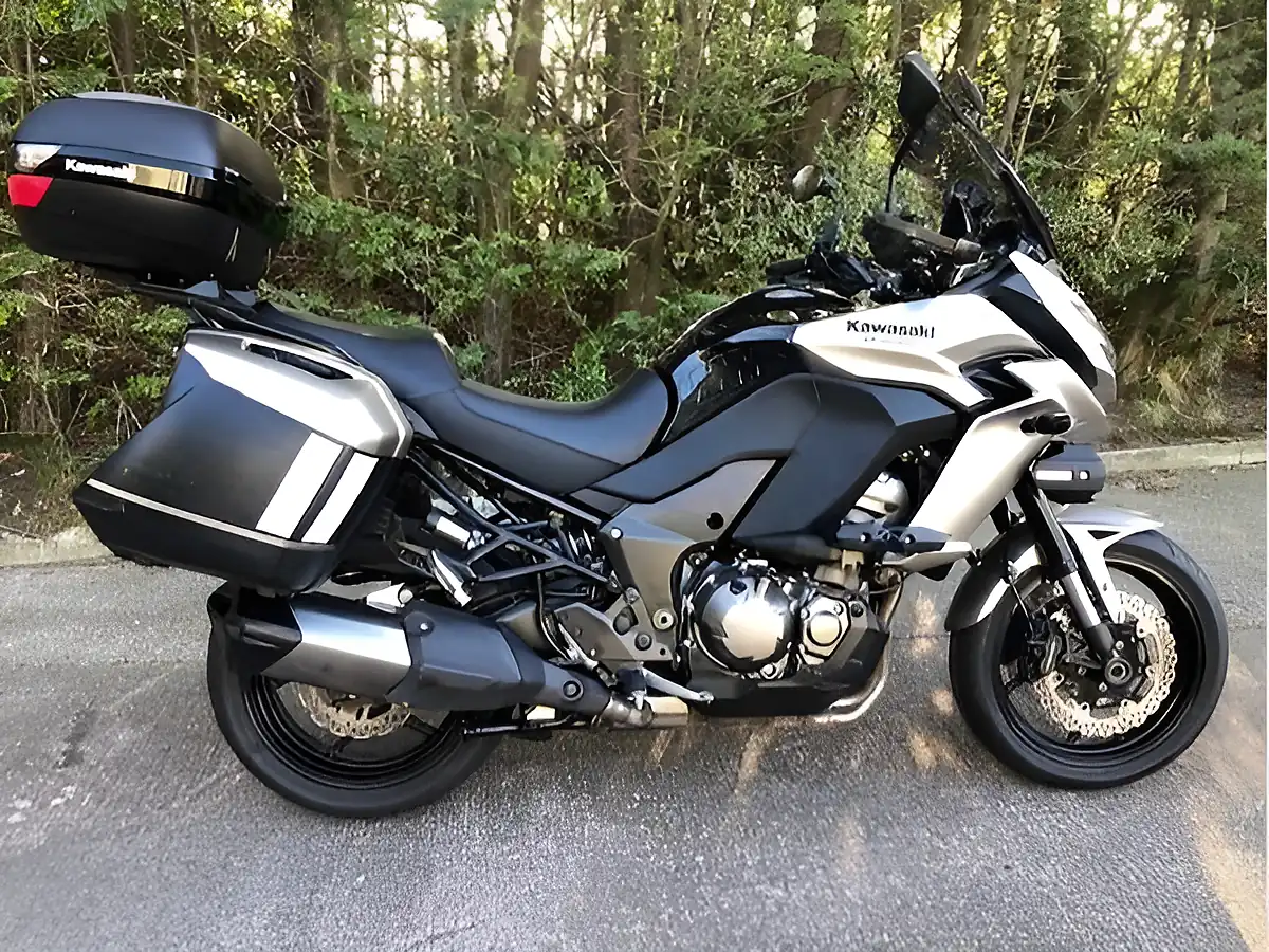 Used 2016 Kawasaki Versys 1000 Grand Tourer Metallic Gold - Interior and Exterior details 9