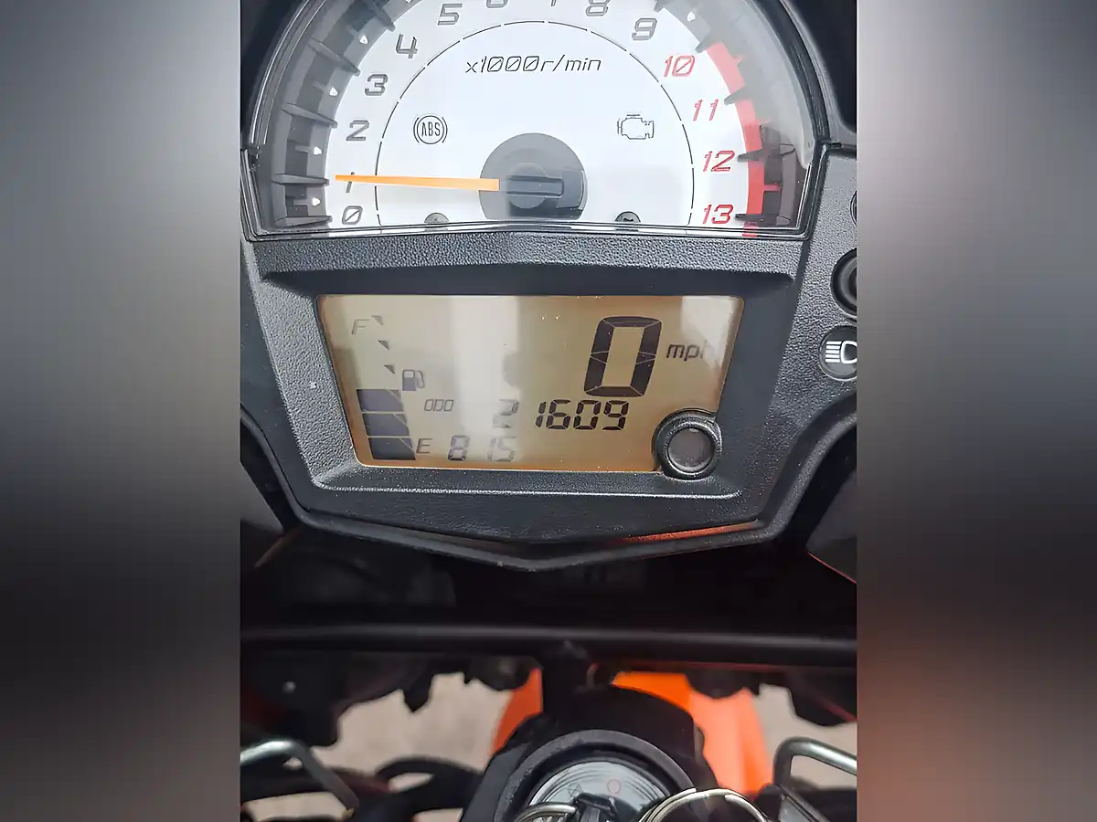 Used 2016 Kawasaki Versys 650 Orange - Interior and Exterior details 11