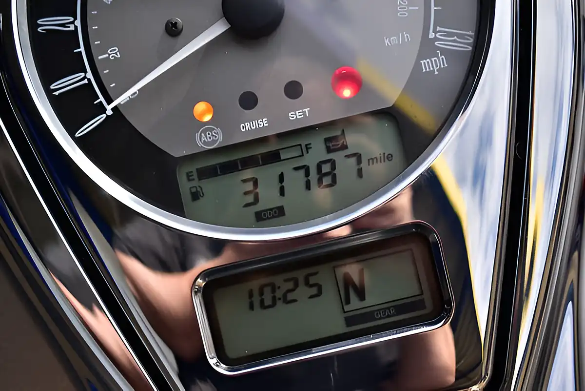 Used 2016 Kawasaki Vulcan 1700 Tourer Silver - Interior and Exterior details 12