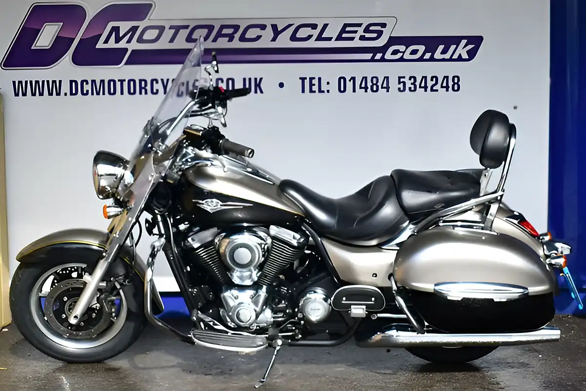 Used 2016 Kawasaki Vulcan 1700 Tourer Silver - Interior and Exterior details 6