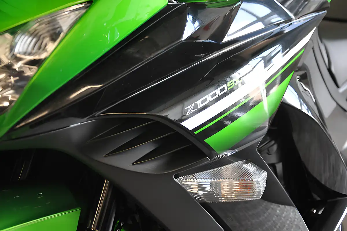 Used 2016 Kawasaki Z1000-SX Full Luggage Green - Interior and Exterior details 11