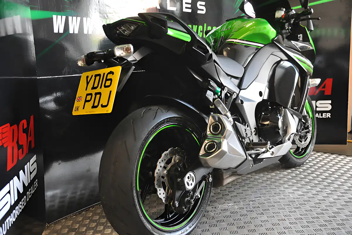 Used 2016 Kawasaki Z1000-SX Full Luggage Green - Interior and Exterior details 14