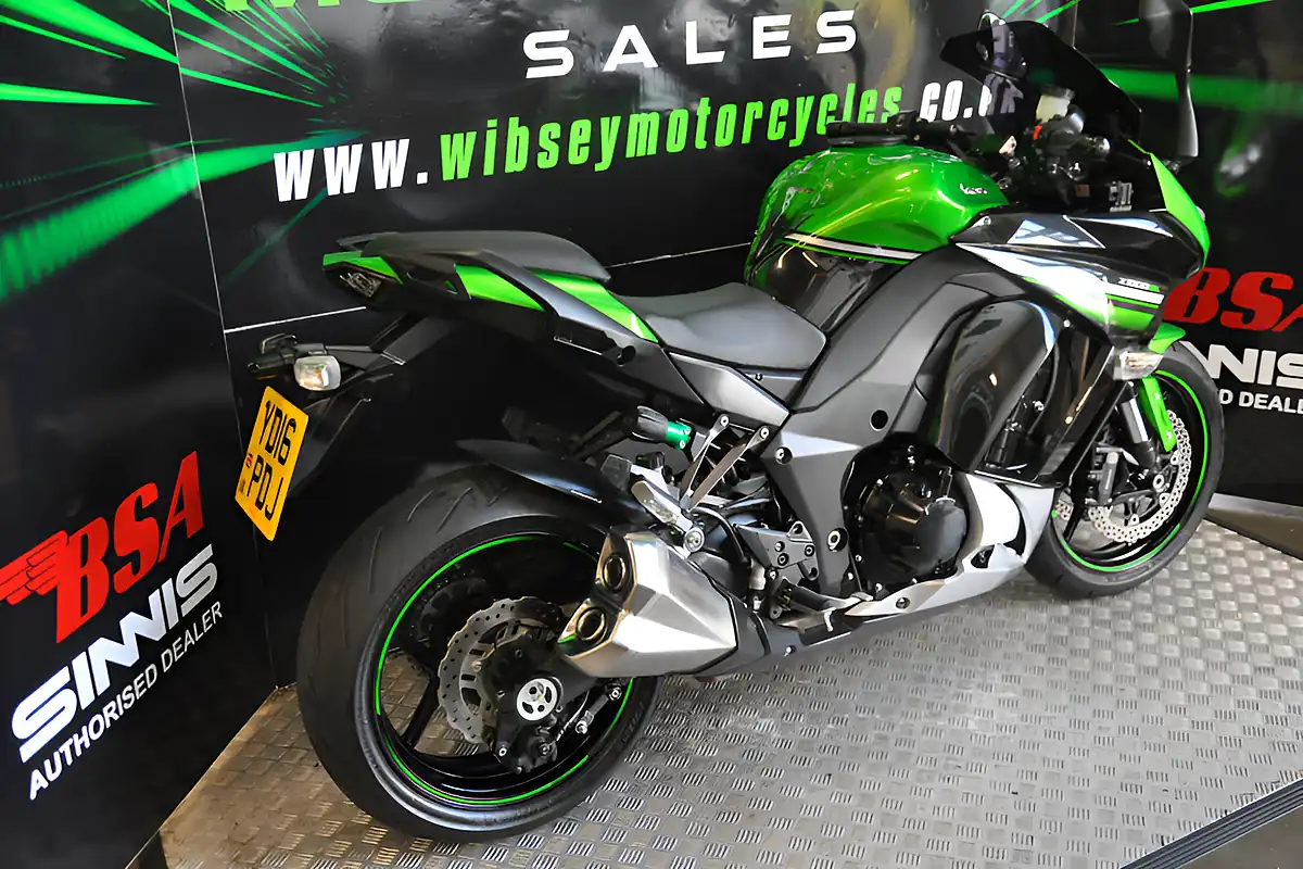 Used 2016 Kawasaki Z1000-SX Full Luggage Green - Interior and Exterior details 15
