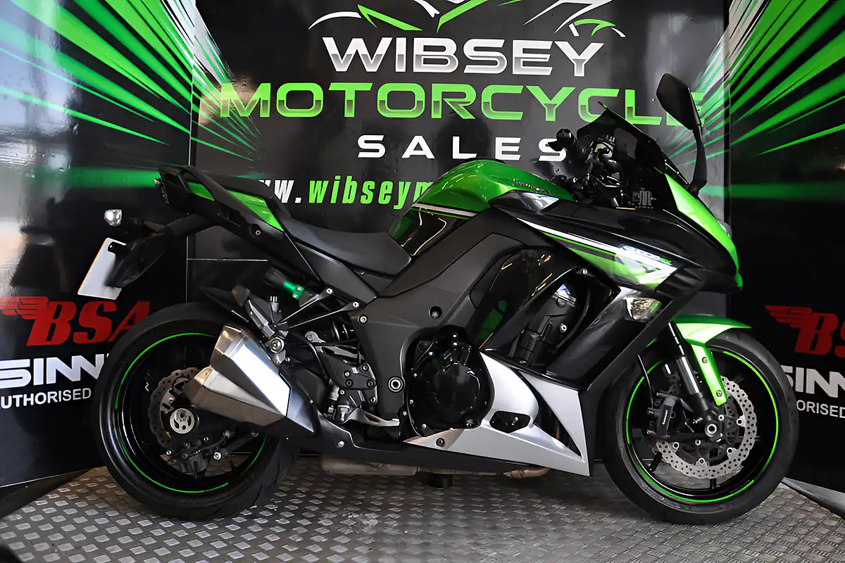 Used 2016 Kawasaki Z1000-SX Full Luggage Green - Interior and Exterior details 16