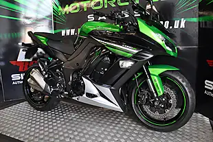 Used 2016 Kawasaki Z1000-SX Full Luggage Green - Interior and Exterior details 17