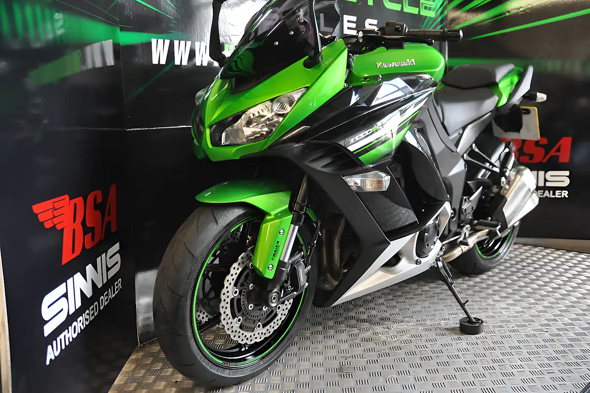 Used 2016 Kawasaki Z1000-SX Full Luggage Green - Interior and Exterior details 3