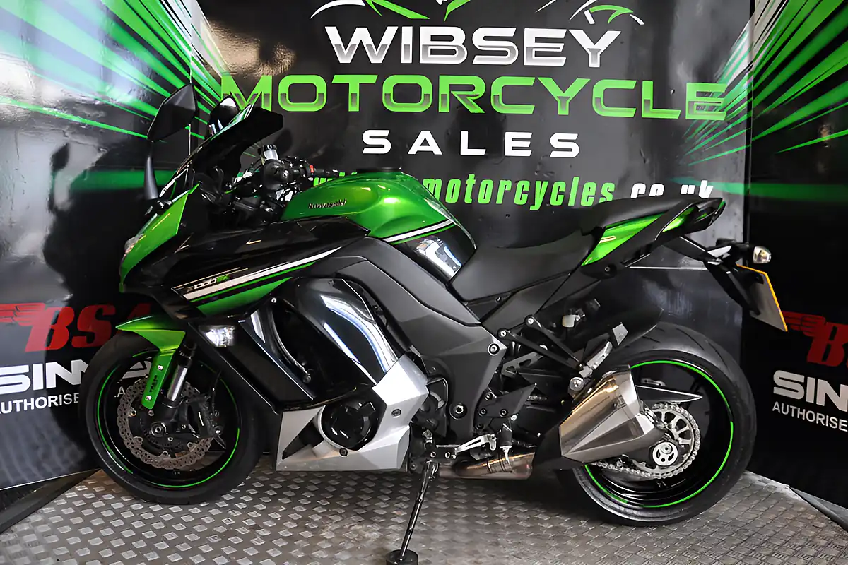 Used 2016 Kawasaki Z1000-SX Full Luggage Green - Interior and Exterior details 5