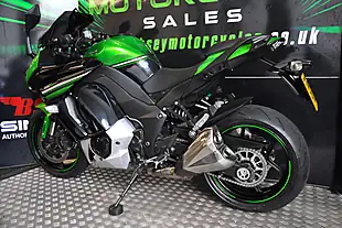 Used 2016 Kawasaki Z1000-SX Full Luggage Green - Interior and Exterior details 6
