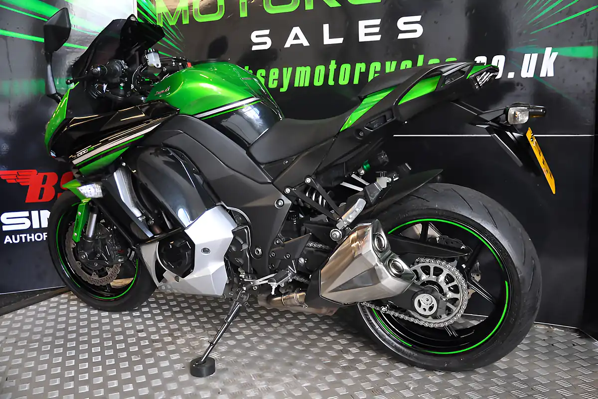Used 2016 Kawasaki Z1000-SX Full Luggage Green - Interior and Exterior details 6
