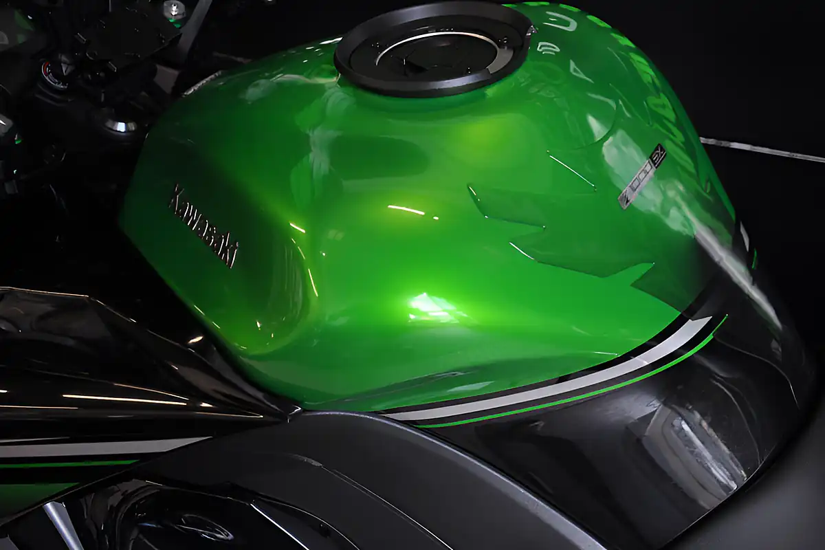 Used 2016 Kawasaki Z1000-SX Full Luggage Green - Interior and Exterior details 9
