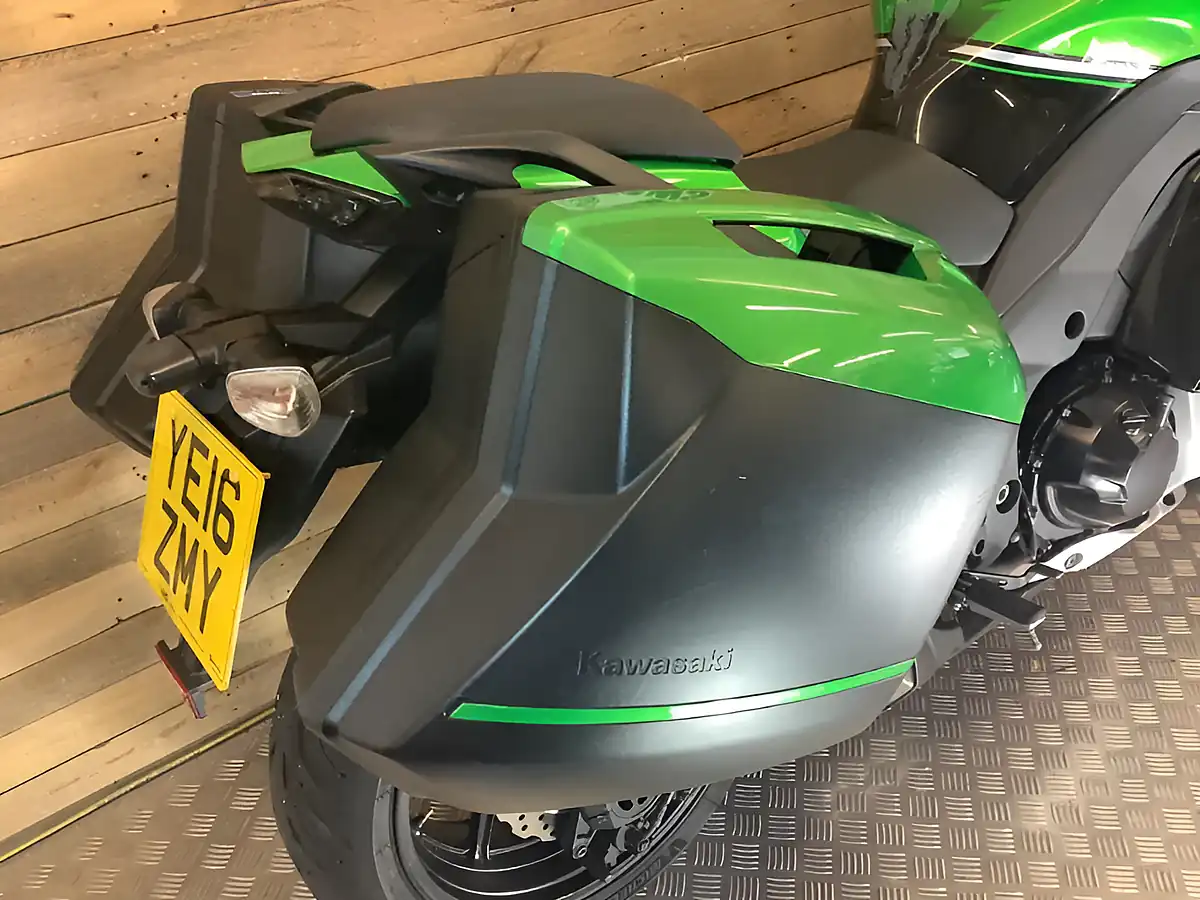 Used 2016 Kawasaki Z1000 Sx Green - Interior and Exterior details 12