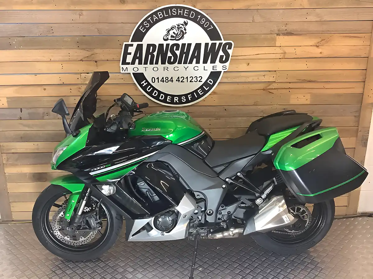 Used 2016 Kawasaki Z1000 Sx Green - Interior and Exterior details 2