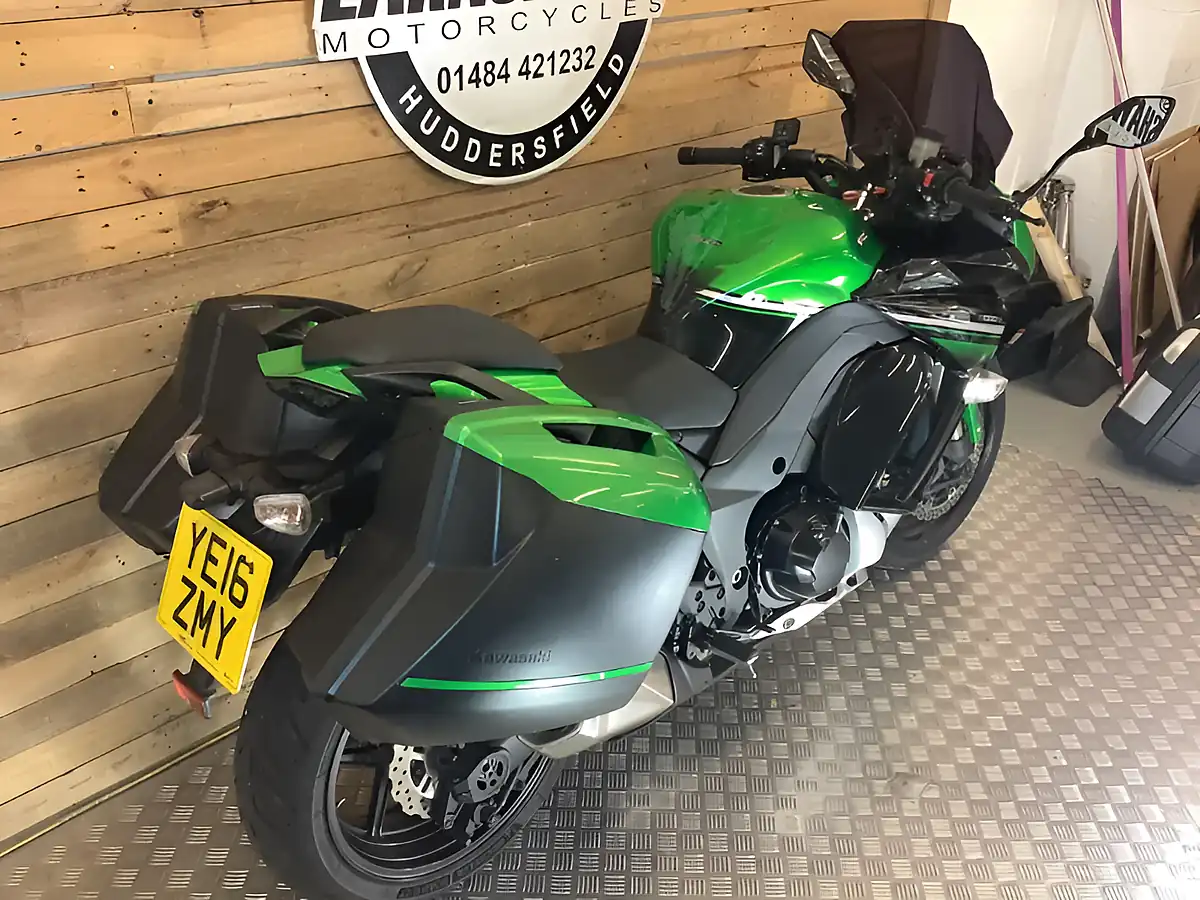 Used 2016 Kawasaki Z1000 Sx Green - Interior and Exterior details 4