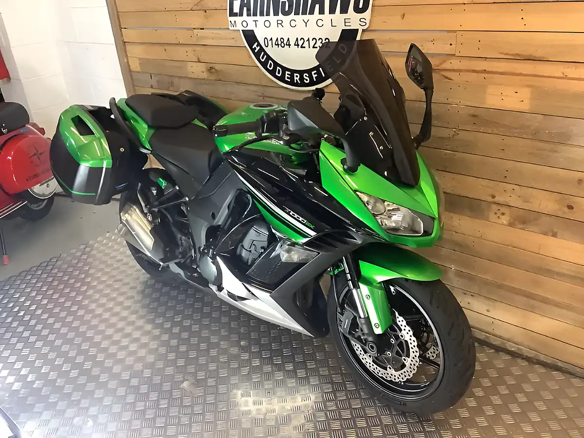 Used 2016 Kawasaki Z1000 Sx Green - Interior and Exterior details 5