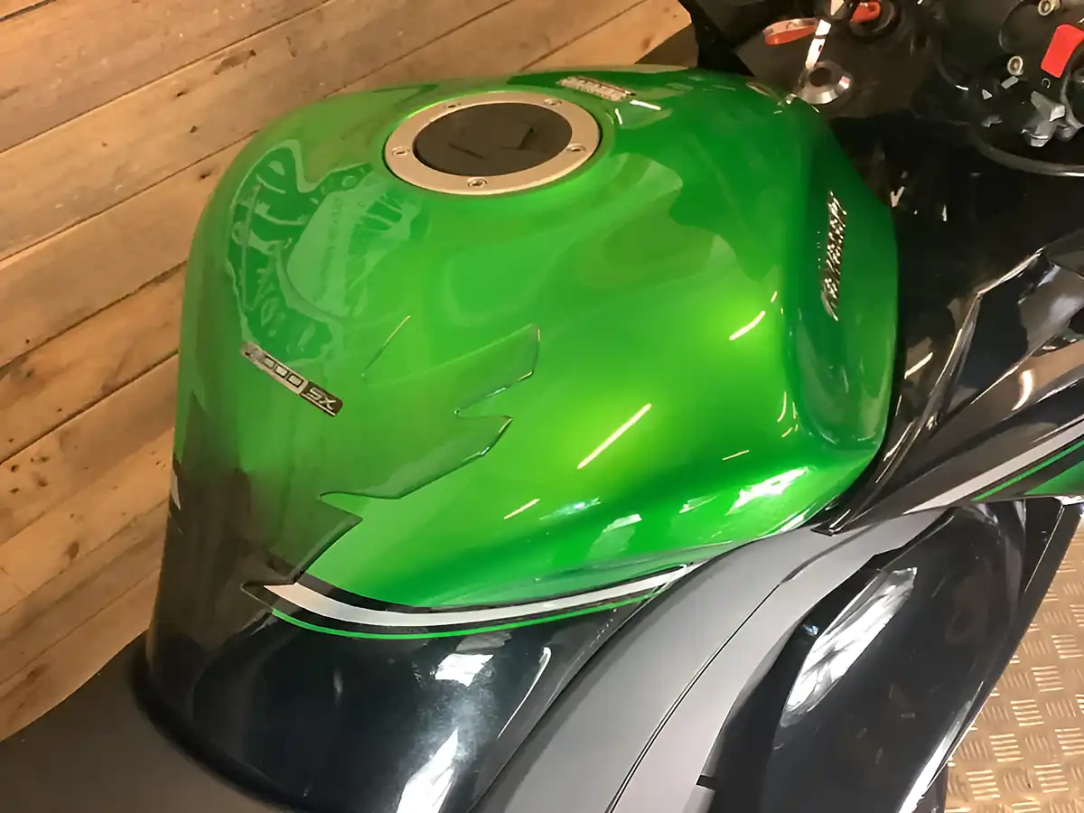 Used 2016 Kawasaki Z1000 Sx Green - Interior and Exterior details 9