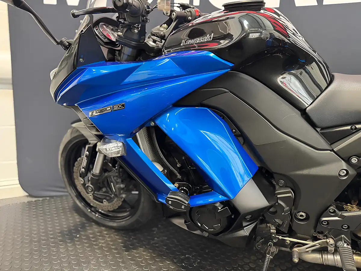 Used 2016 Kawasaki Z1000 Sx - Interior and Exterior details 17