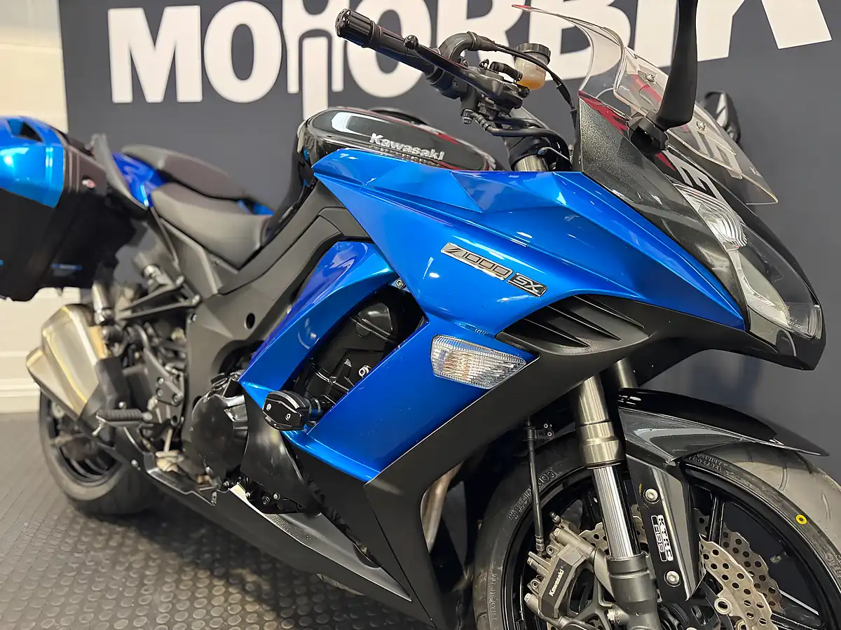 Used 2016 Kawasaki Z1000 Sx - Interior and Exterior details 8