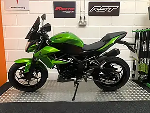 Used 2016 Kawasaki Z250 Sl Metallic Green - Interior and Exterior details 2