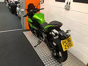 Used 2016 Kawasaki Z250 Sl Metallic Green - Interior and Exterior details 6