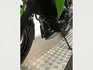 Used 2016 Kawasaki Z250 Sl Metallic Green - Interior and Exterior details 7