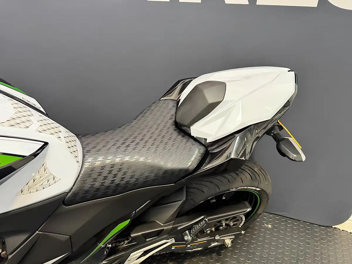 Used 2016 Kawasaki Z800 - Interior and Exterior details 18