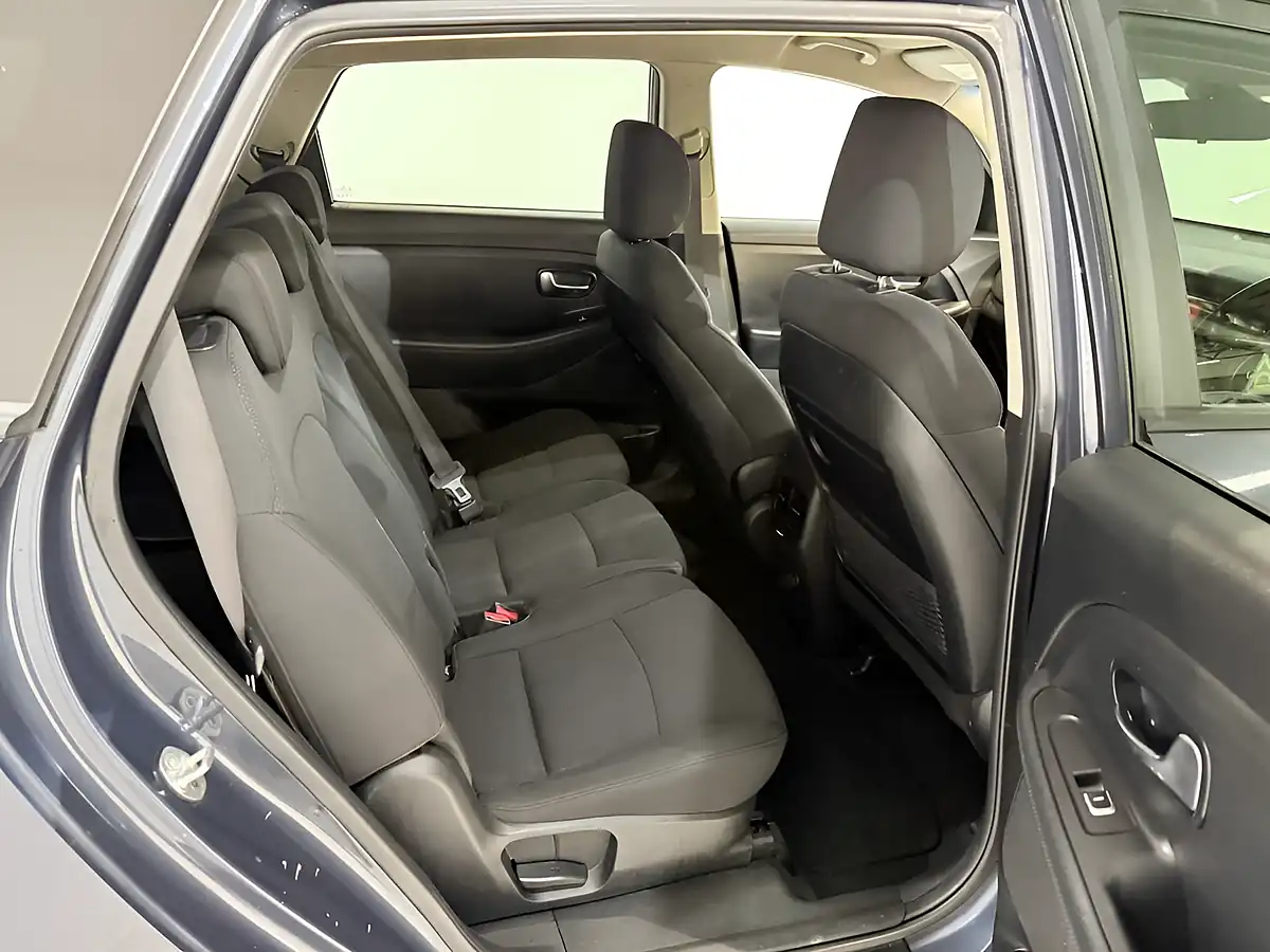 Used 2016 Kia Carens SR7 Blue - Interior and Exterior details 11