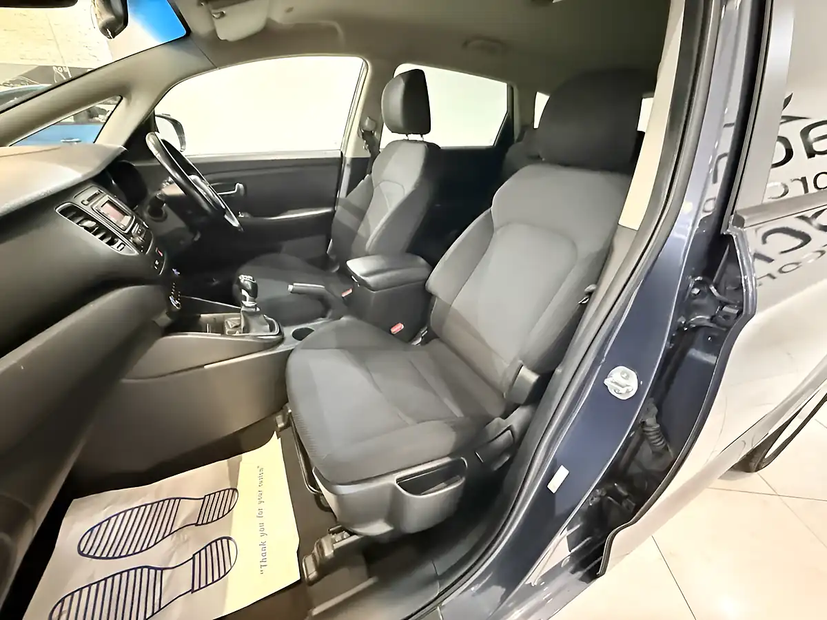 Used 2016 Kia Carens SR7 Blue - Interior and Exterior details 12
