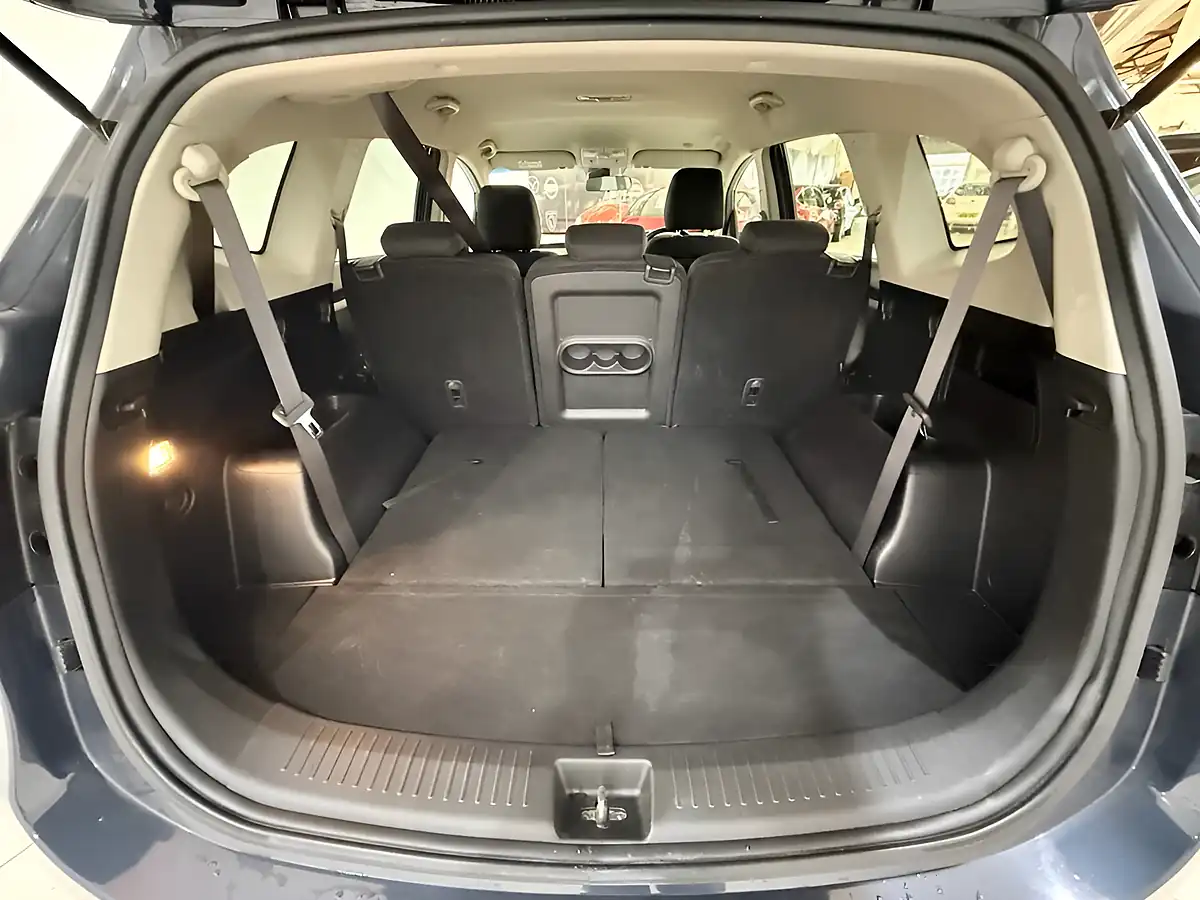 Used 2016 Kia Carens SR7 Blue - Interior and Exterior details 14