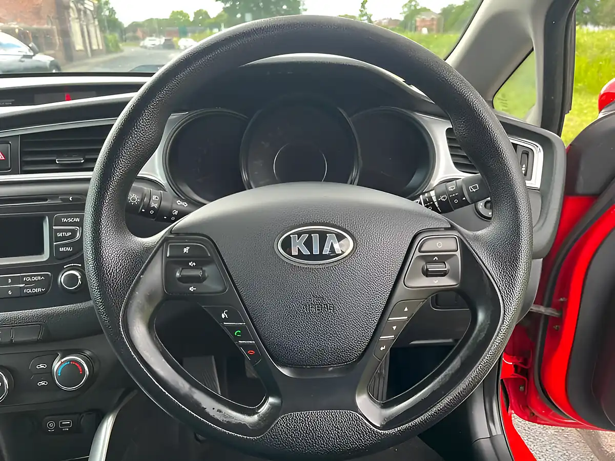 Used 2016 Kia Ceed 1 Red - Interior and Exterior details 10