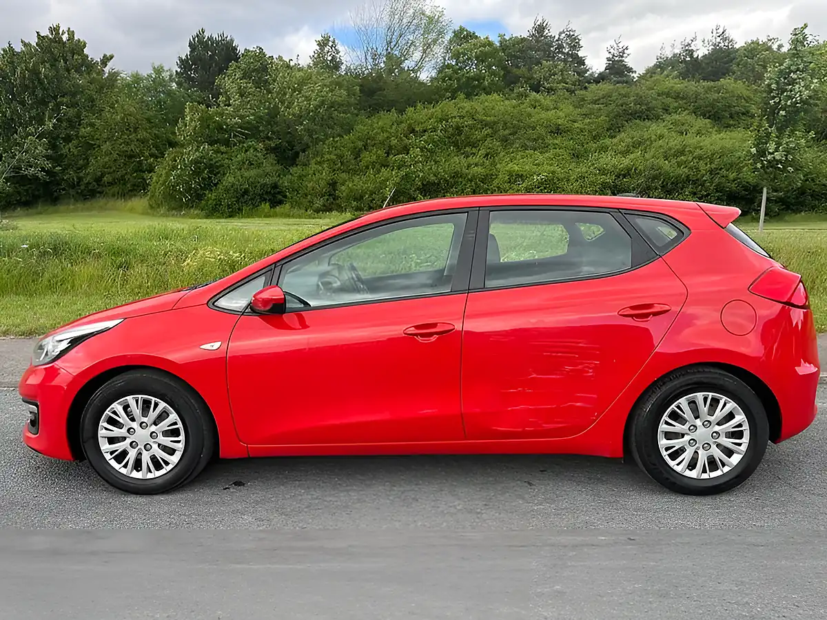 Used 2016 Kia Ceed 1 Red - Interior and Exterior details 4