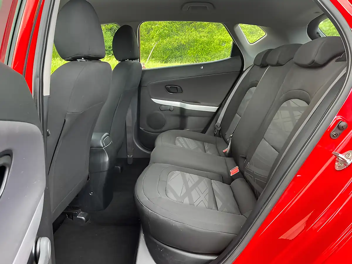 Used 2016 Kia Ceed 1 Red - Interior and Exterior details 7