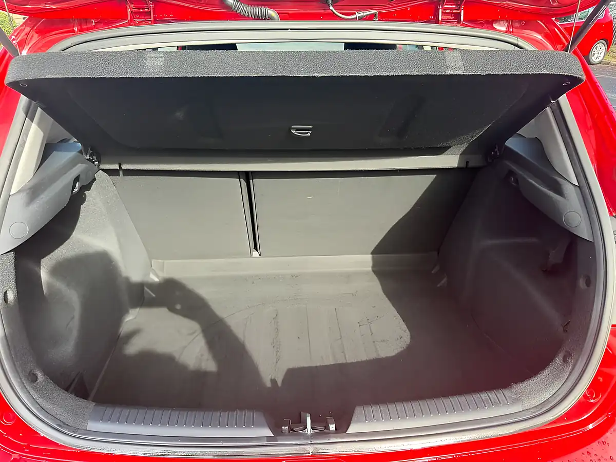 Used 2016 Kia Ceed 1 Red - Interior and Exterior details 11