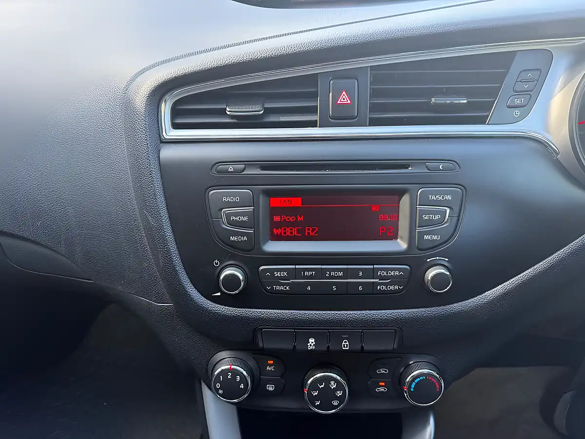 Used 2016 Kia Ceed 1 Red - Interior and Exterior details 18