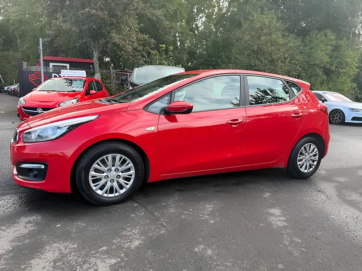 Used 2016 Kia Ceed 1 Red - Interior and Exterior details 4