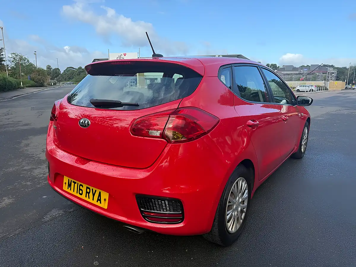 Used 2016 Kia Ceed 1 Red - Interior and Exterior details 7