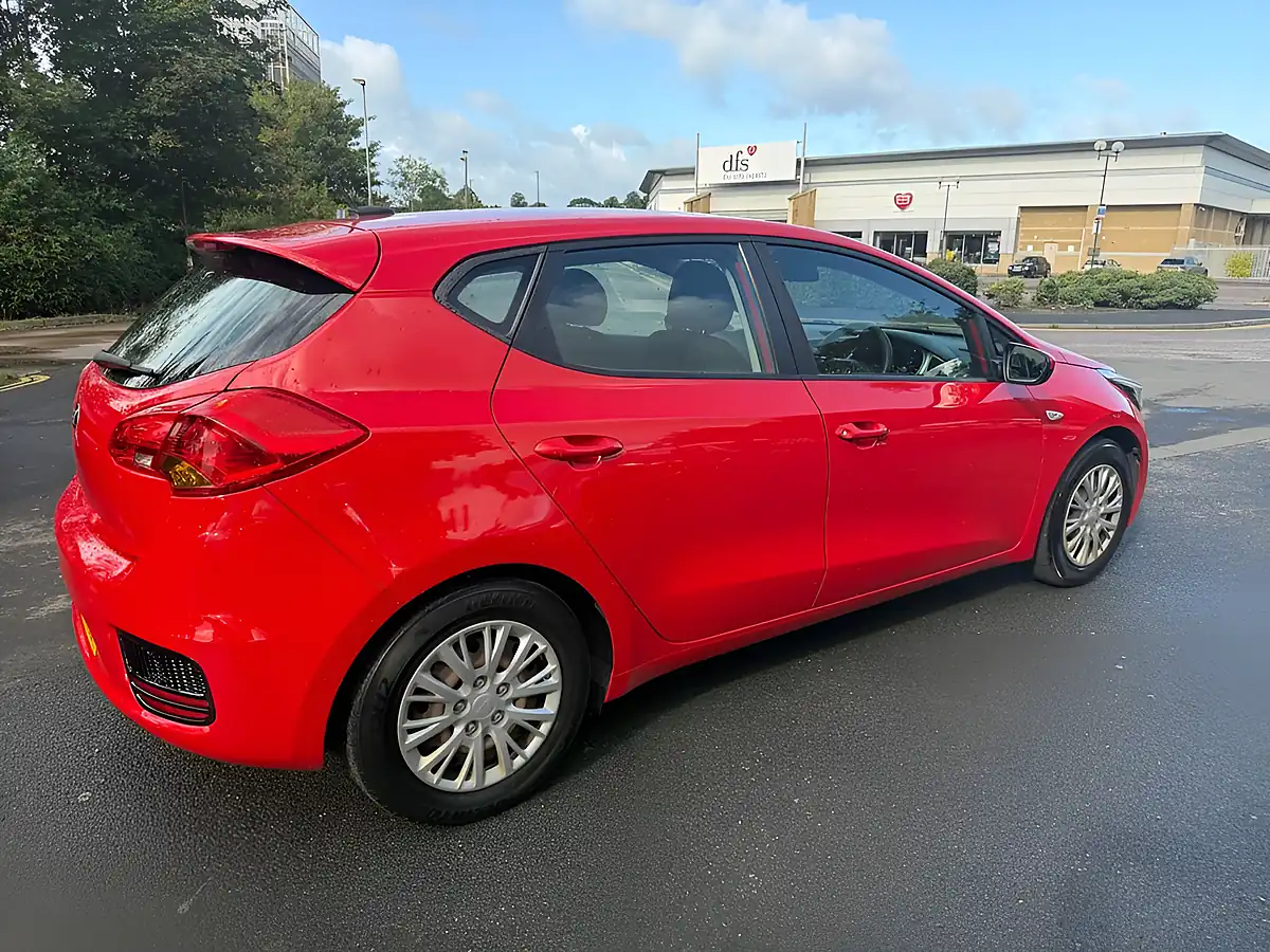Used 2016 Kia Ceed 1 Red - Interior and Exterior details 8