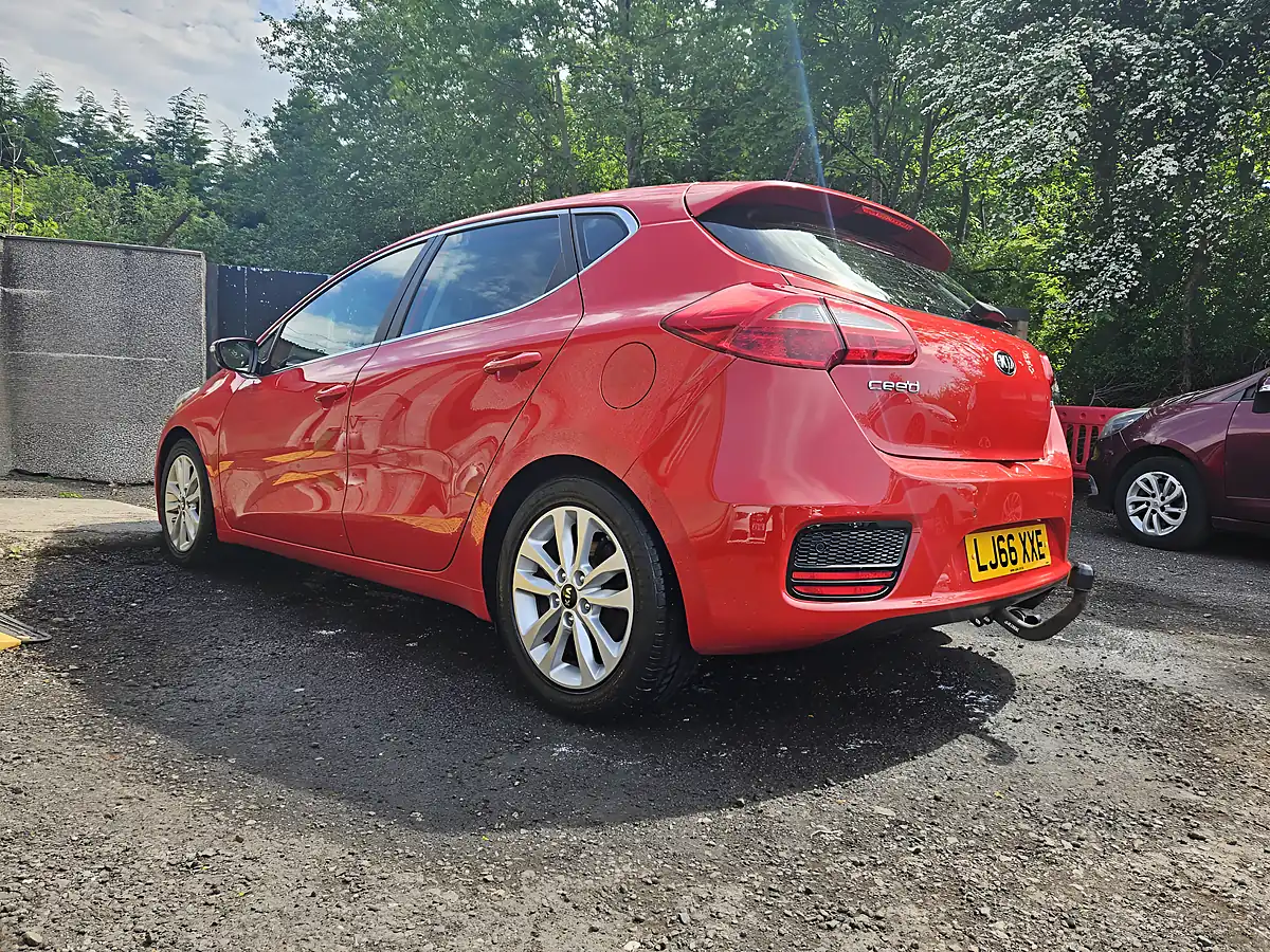 Used 2016 Kia Ceed 2 Red - Interior and Exterior details 12