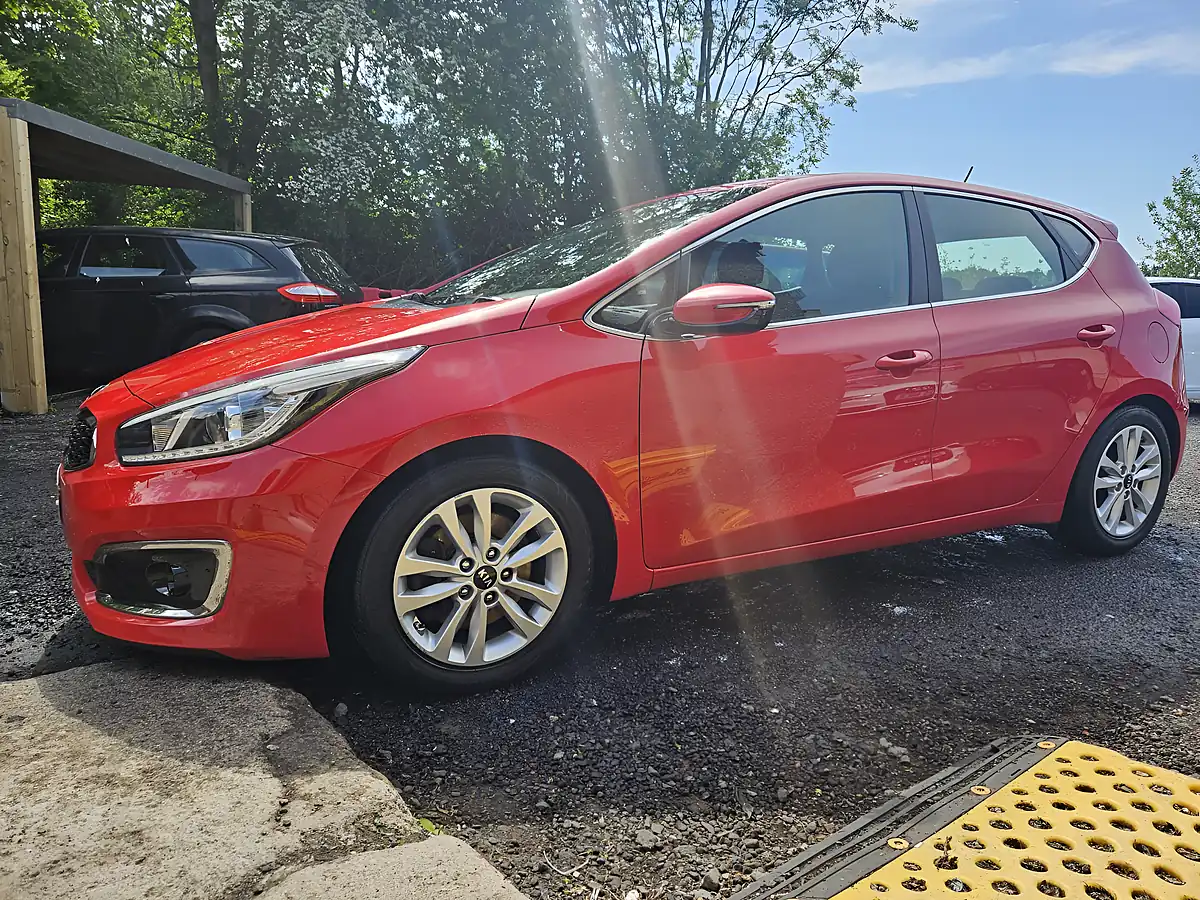 Used 2016 Kia Ceed 2 Red - Interior and Exterior details 14