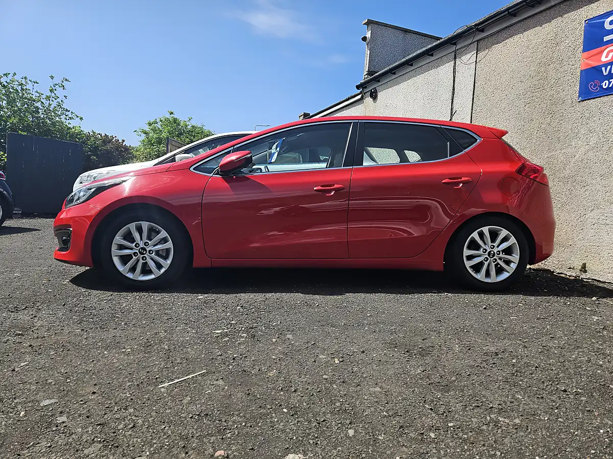 Used 2016 Kia Ceed 2 Red - Interior and Exterior details 3
