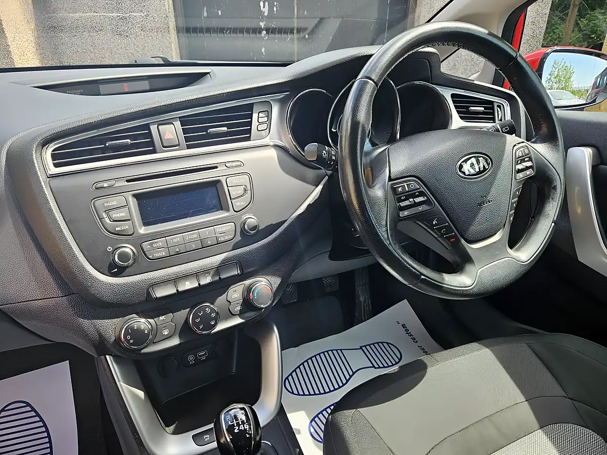 Used 2016 Kia Ceed 2 Red - Interior and Exterior details 4