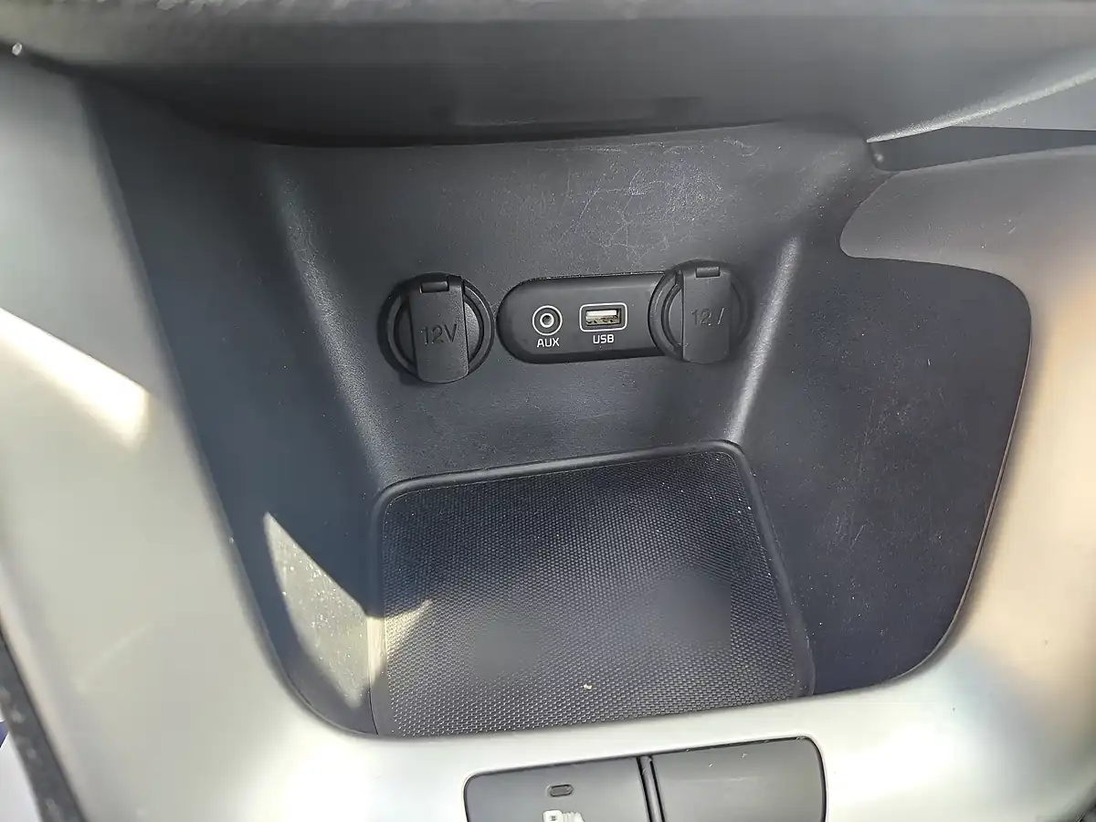Used 2016 Kia Ceed 2 Red - Interior and Exterior details 7