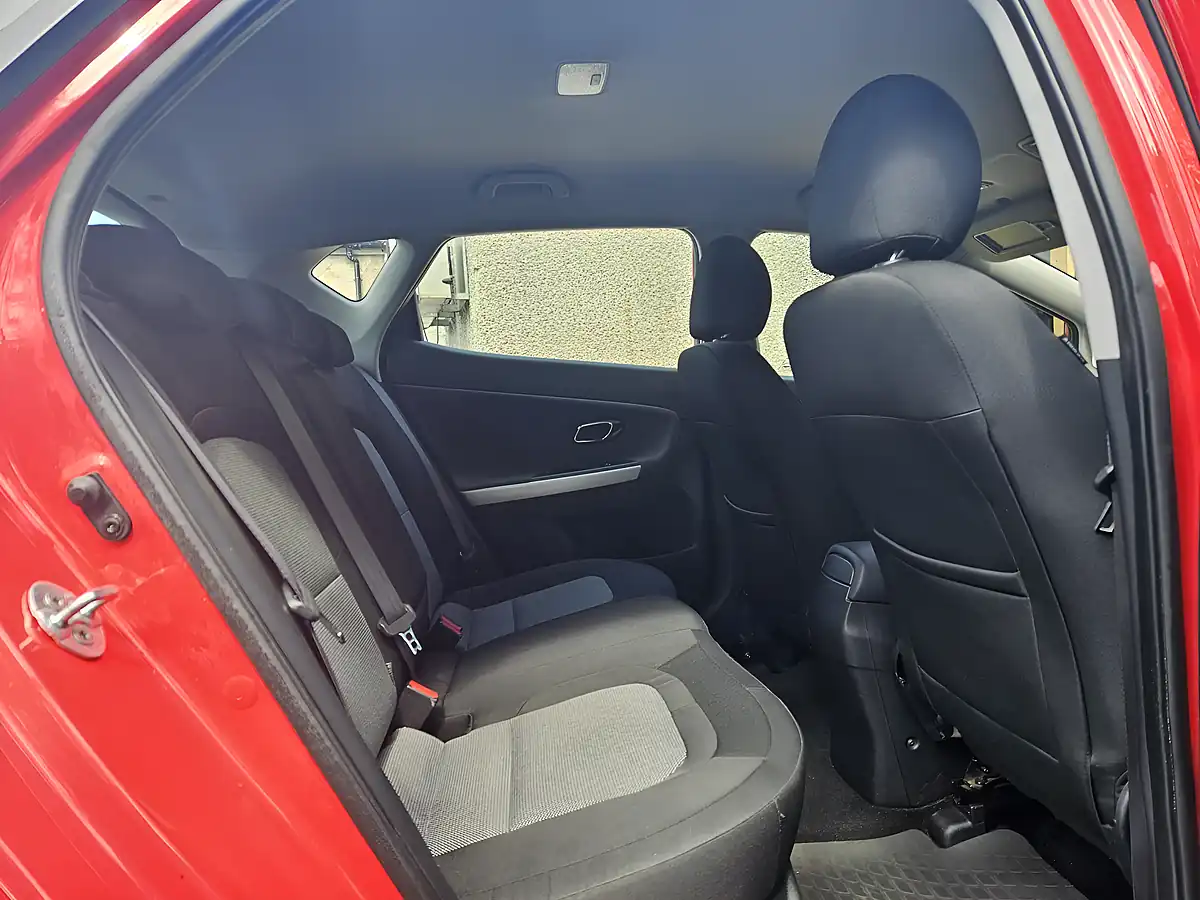 Used 2016 Kia Ceed 2 Red - Interior and Exterior details 8