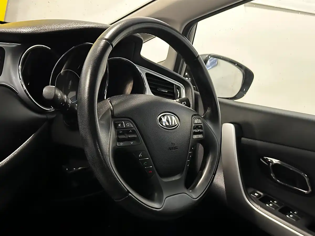 Used 2016 Kia Ceed 2 Silver - Interior and Exterior details 14