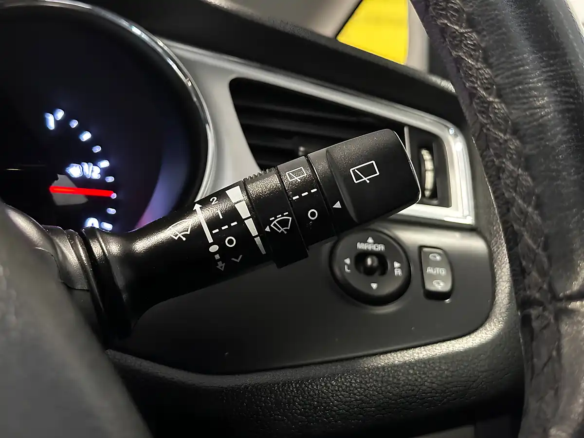 Used 2016 Kia Ceed 2 Silver - Interior and Exterior details 16
