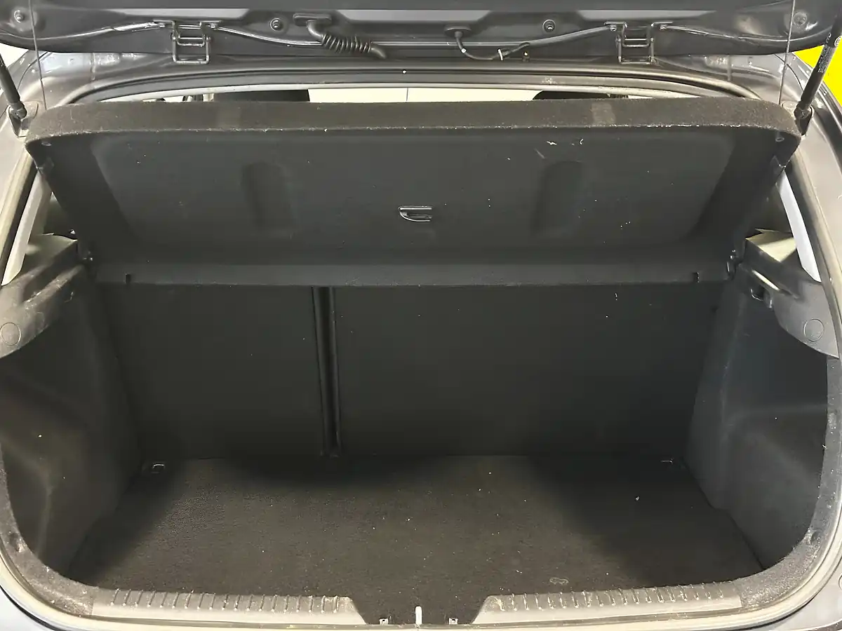 Used 2016 Kia Ceed 2 Silver - Interior and Exterior details 19