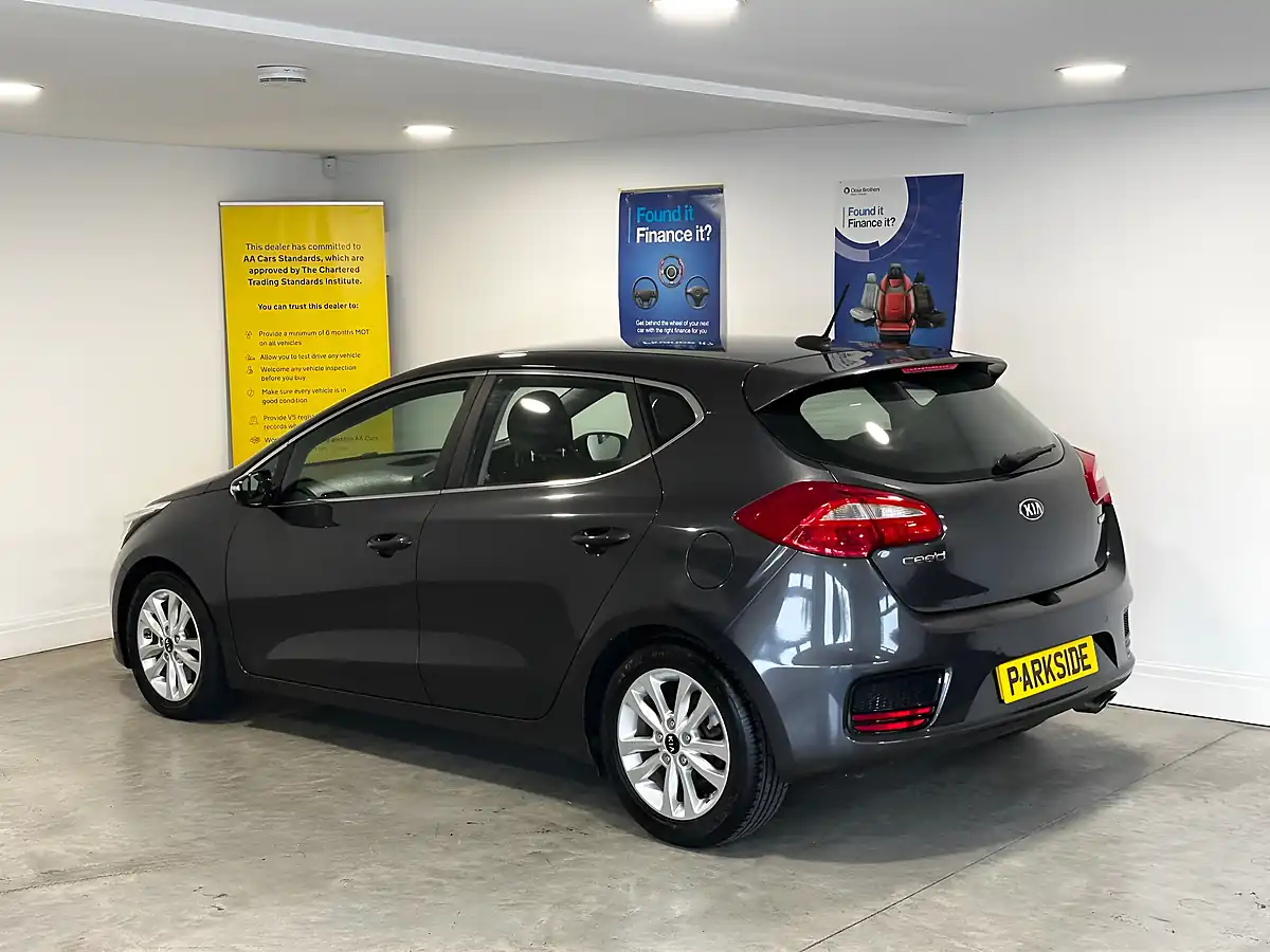 Used 2016 Kia Ceed 2 Silver - Interior and Exterior details 4