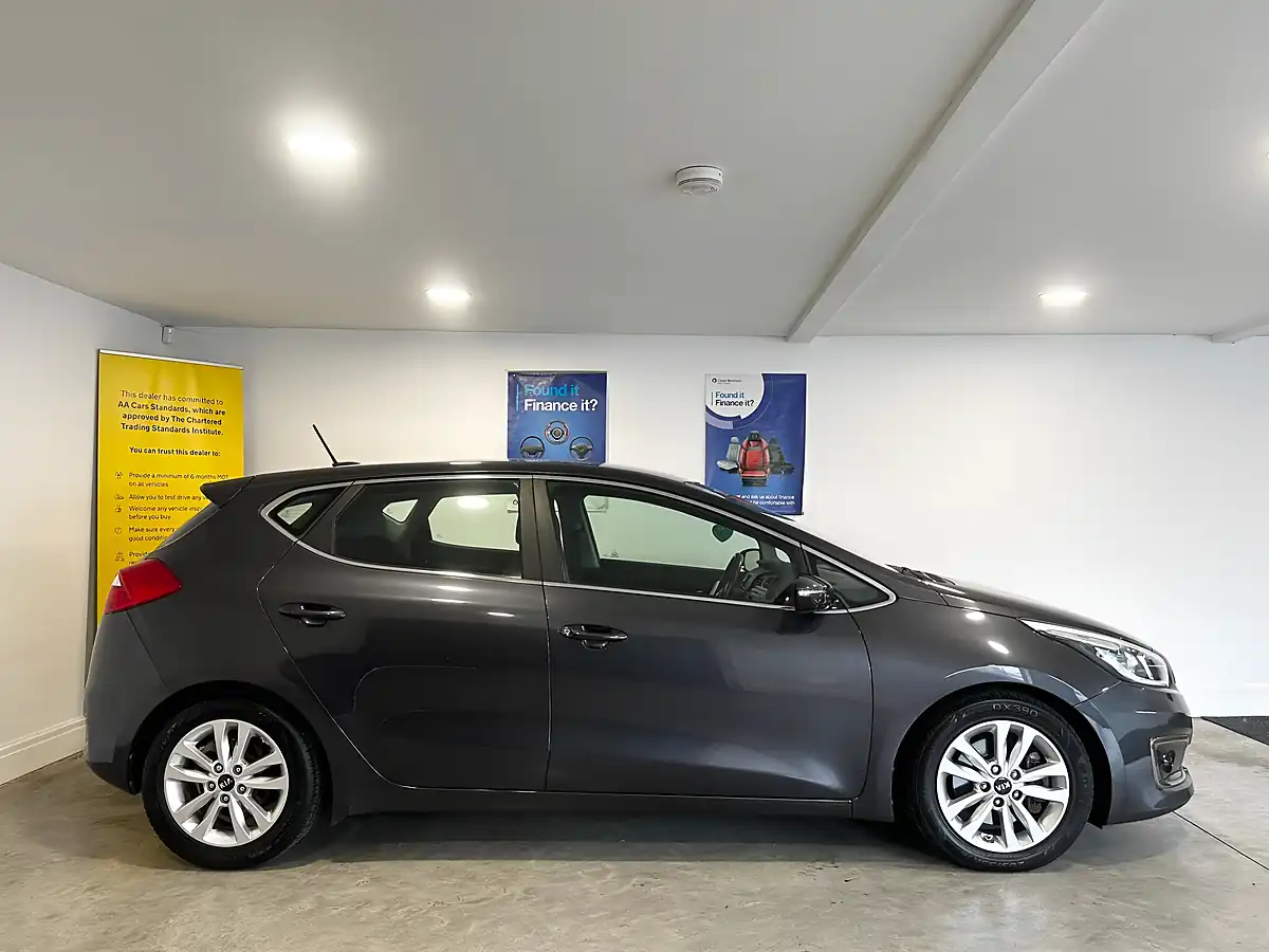 Used 2016 Kia Ceed 2 Silver - Interior and Exterior details 5