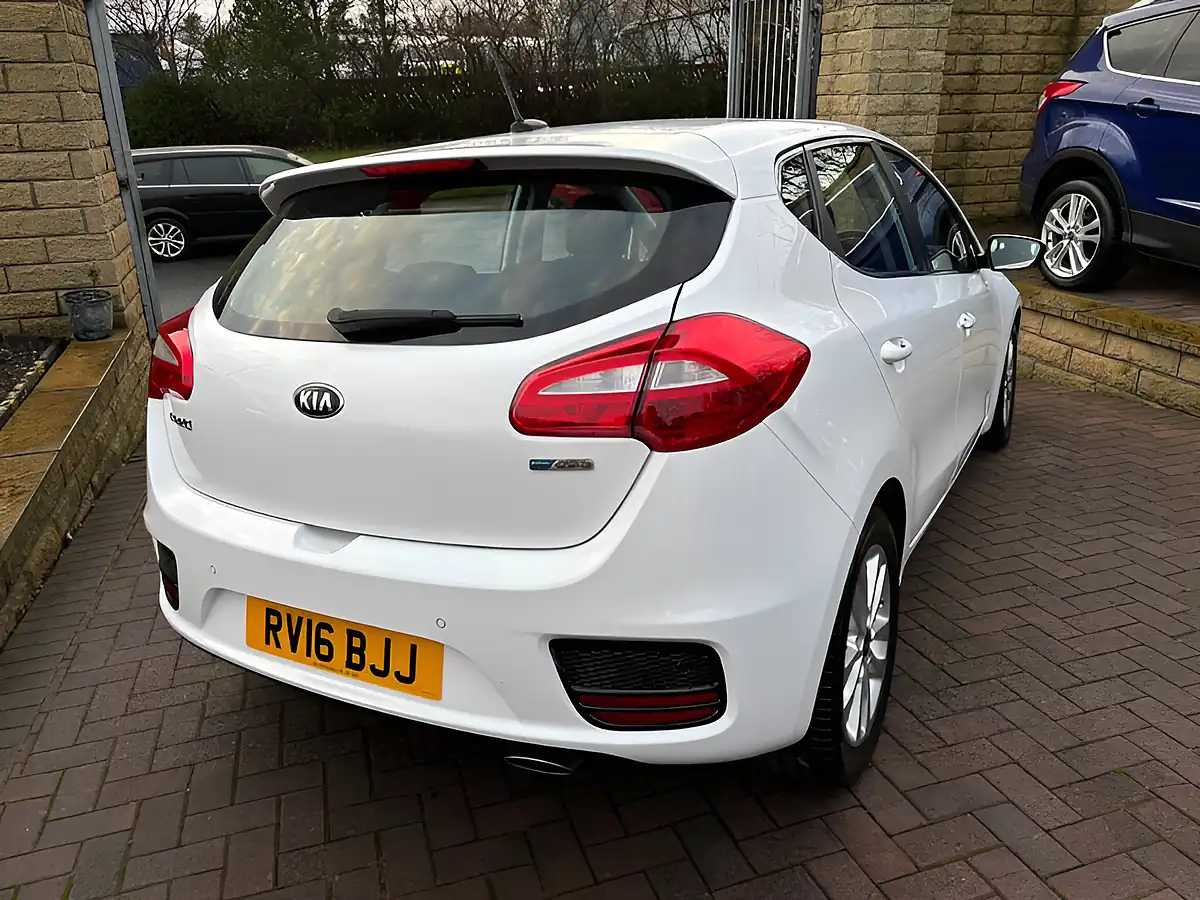 Used 2016 Kia Ceed 2 White - Interior and Exterior details 10