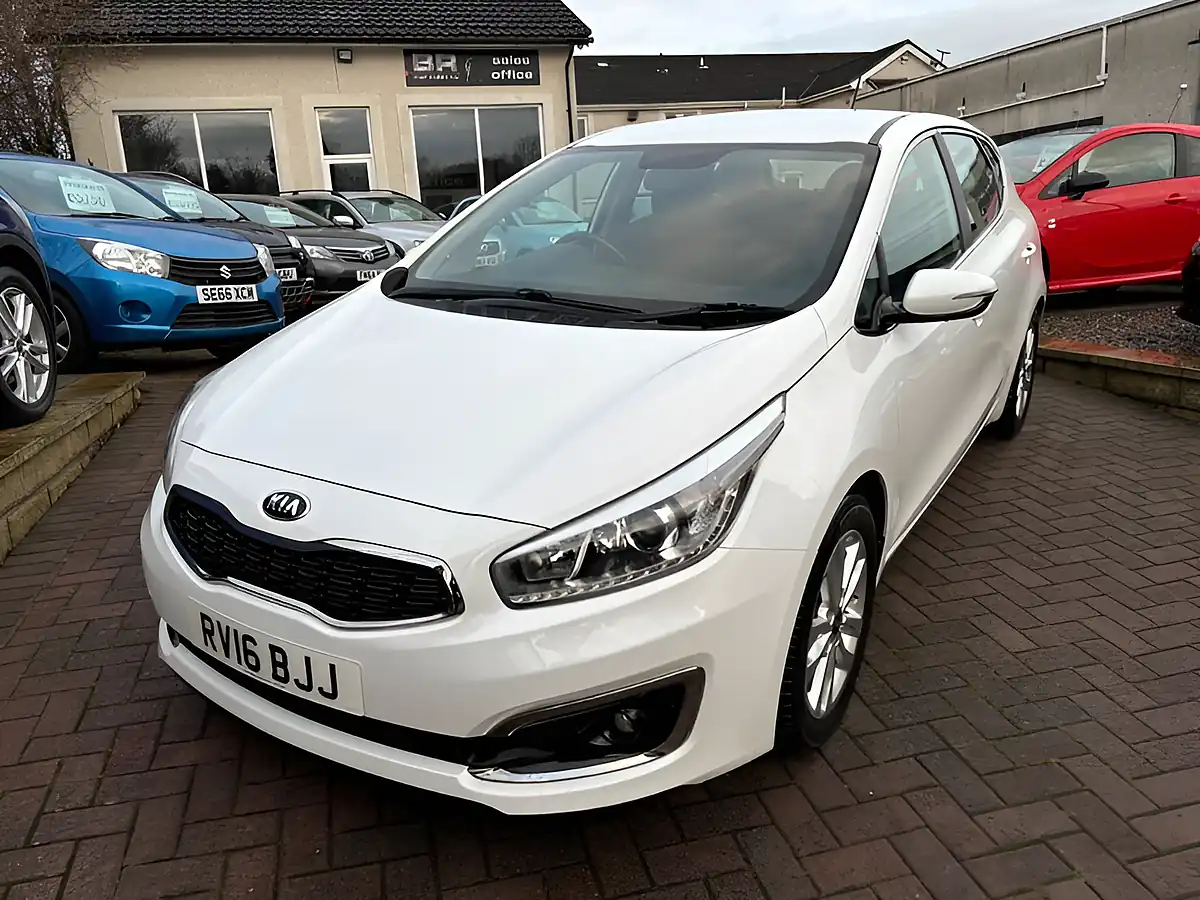 Used 2016 Kia Ceed 2 White - Interior and Exterior details 4